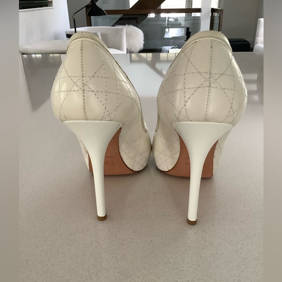 Christian Dior Buckle Pump - Picture 2 of 7